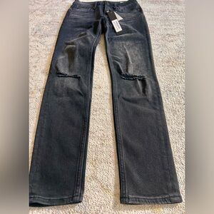 Stylish BNWT D-ID 220 Black Distressed Jeans!